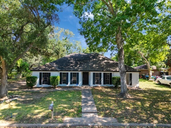 Building Photo - 1215 Briar Ln