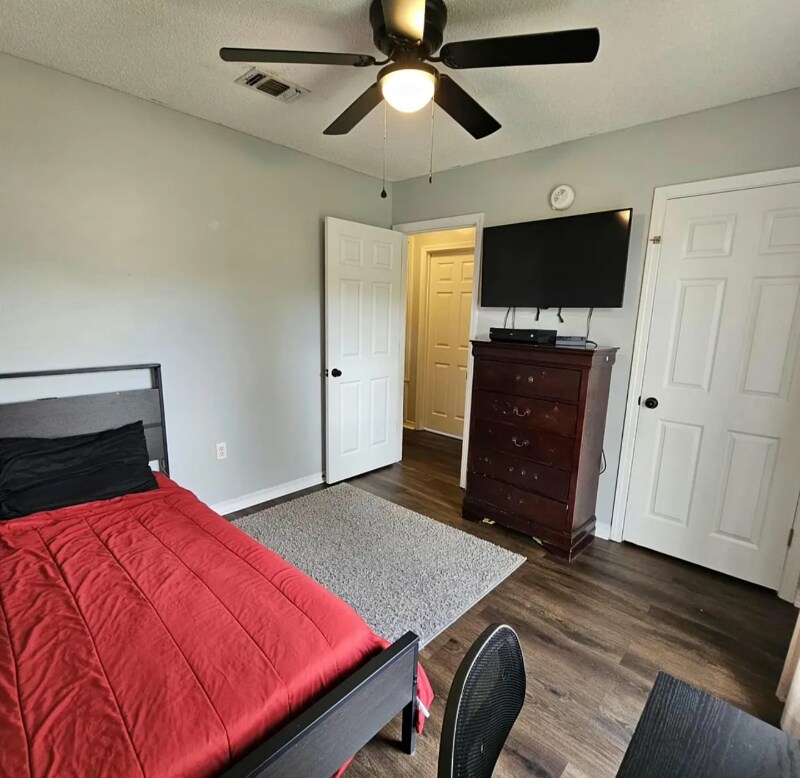 Building Photo - 4770 Coronado Cir
