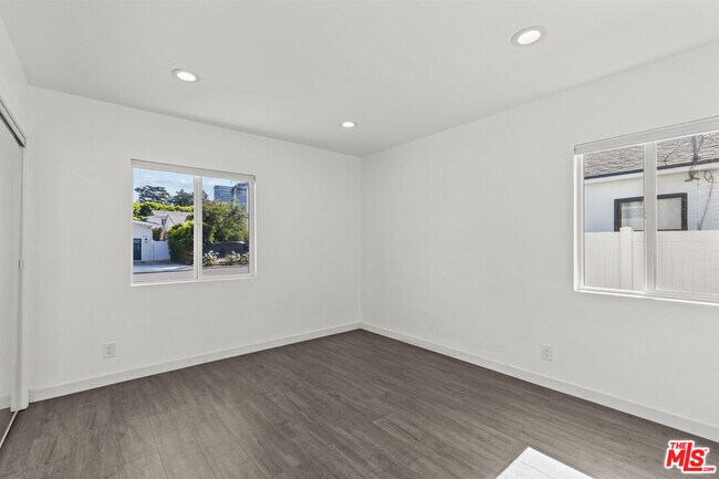 Building Photo - 15153 La Maida St