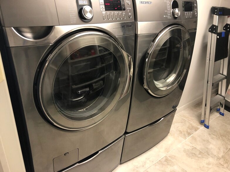 Building Photo - 1055 W Peppertree Dr