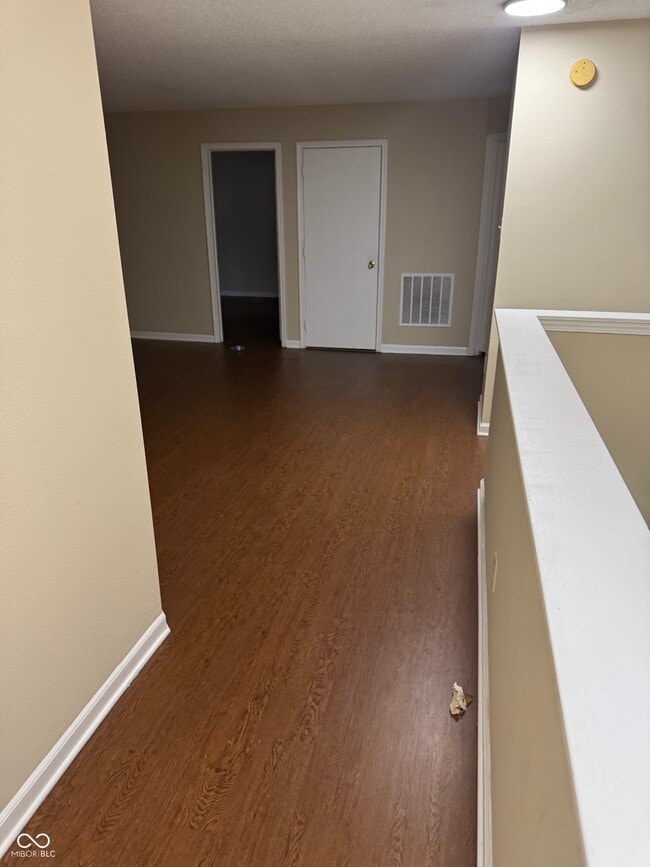 Building Photo - 10881 Clear Spring Dr