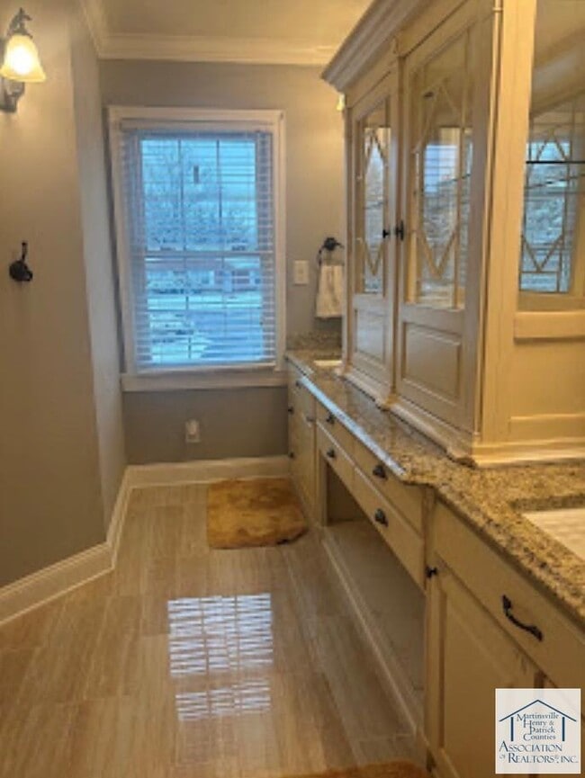 Building Photo - 1715 Mulberry Rd