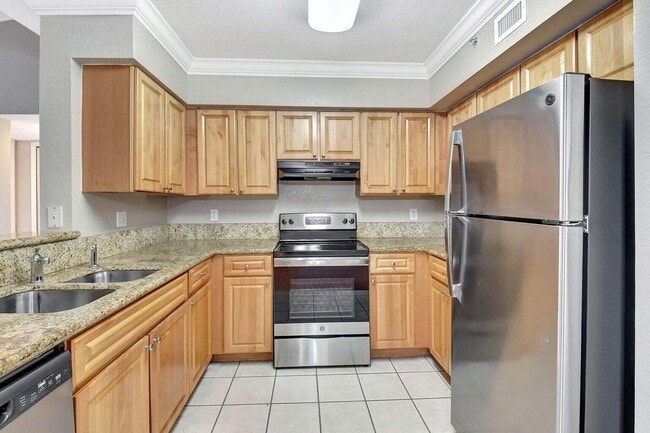 Building Photo - 15155 Michelangelo Blvd