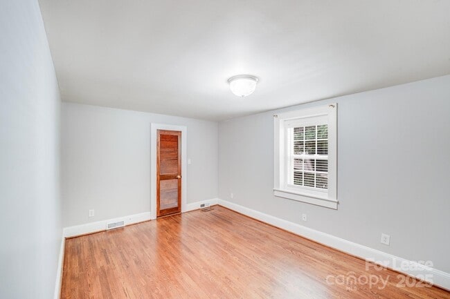 Building Photo - 2417 Laburnum Ave