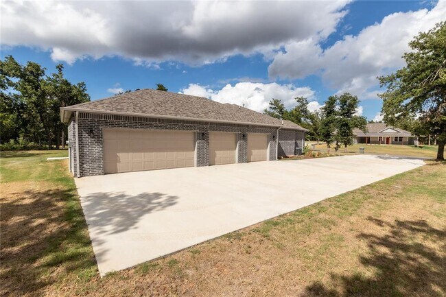Building Photo - 1679 Kalidy Dr
