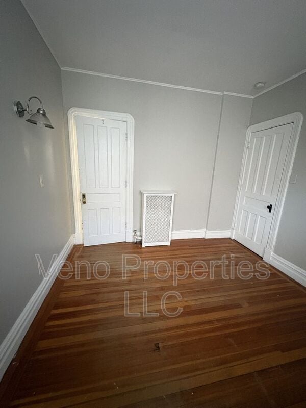 Building Photo - 1075 Park Ave