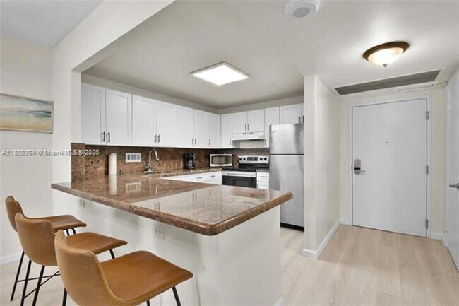 Building Photo - 2301 Collins Ave