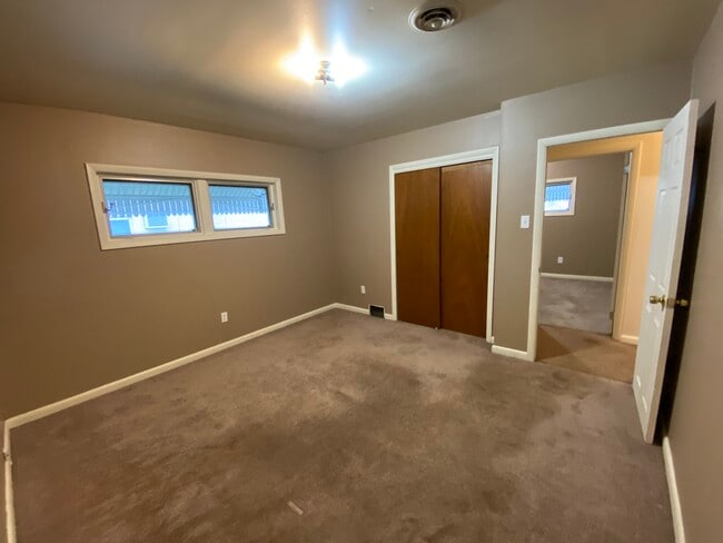 Building Photo - 808 Arthur Ave