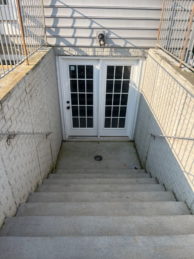 Building Photo - ALL UTILITIES INCLUDED!!