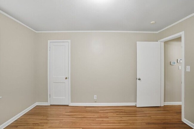 Building Photo - 1644 S Knoxville Ave