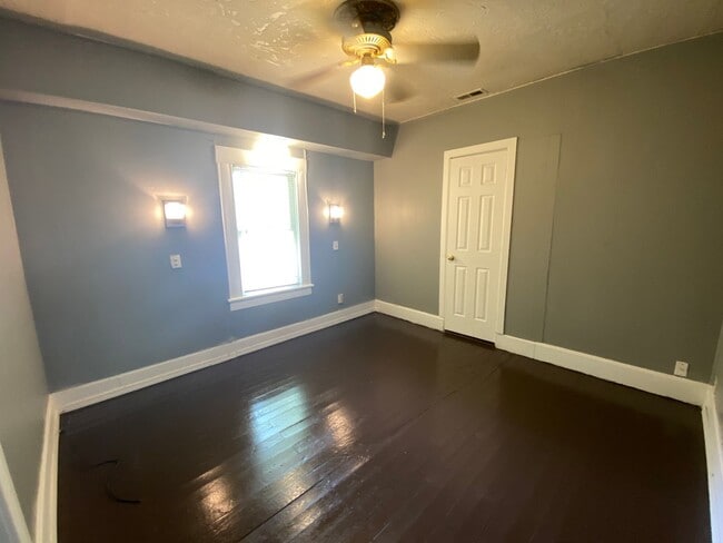 Building Photo - Updated 3 bed/1 bath, 1200 sqft home!