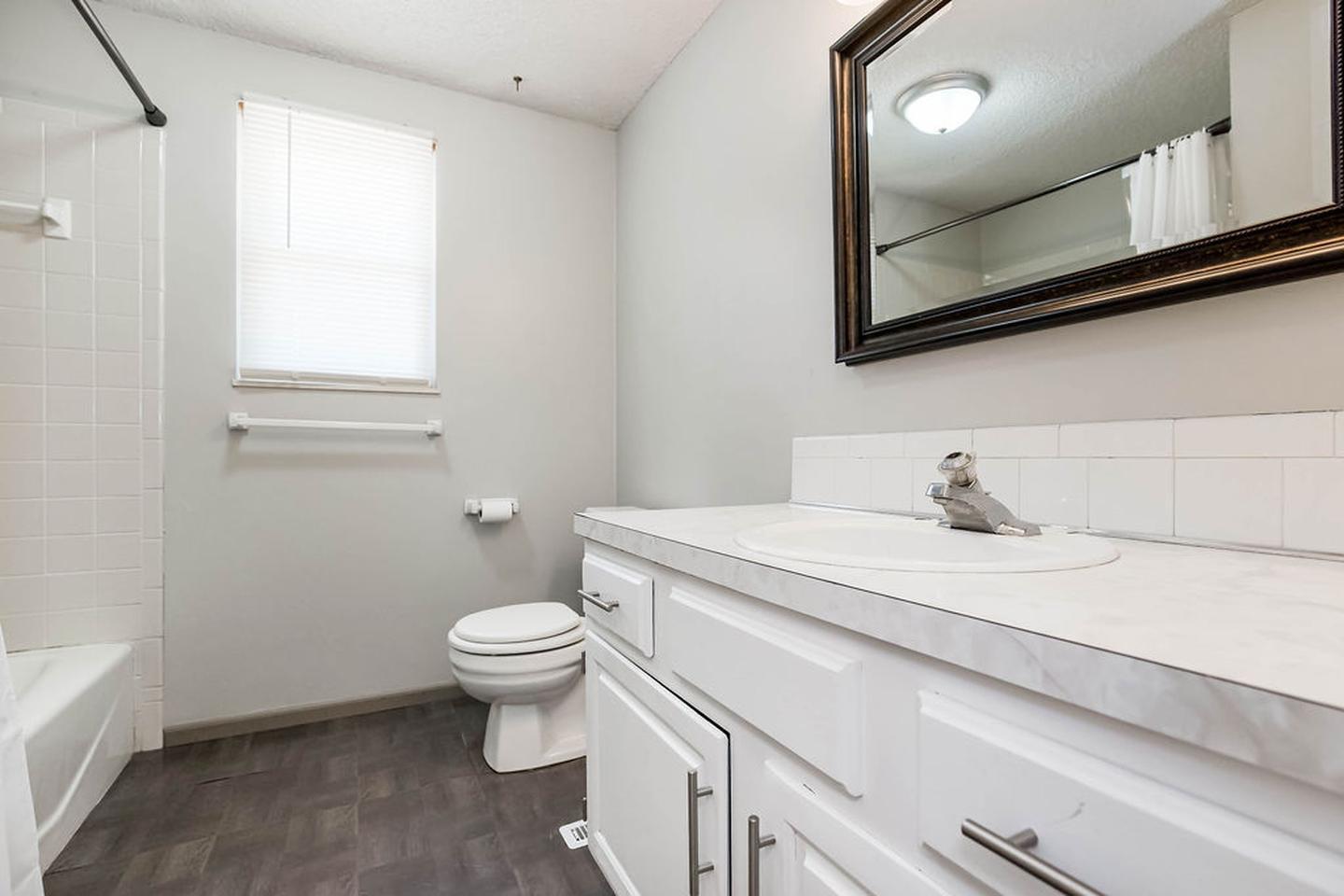 Building Photo - Stylish Independence Home by Glendale Park