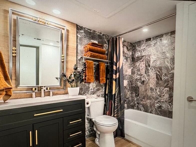2nd bathroom - 4851 Cedar Springs Rd