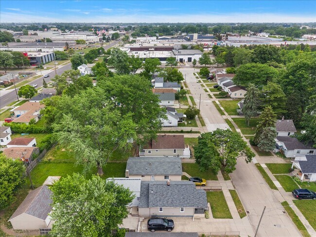 Building Photo - 11259 Chapp Ave