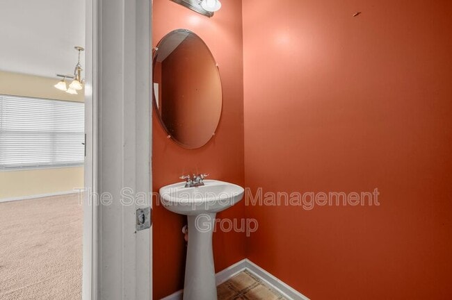 Building Photo - 217 Meadow Wood Rd