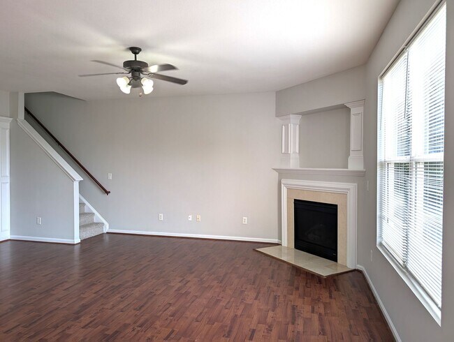 Building Photo - Pristine home located in the Pinebrook Com...