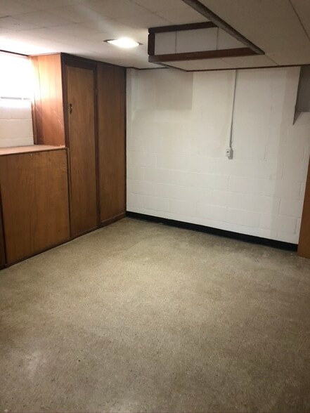 Building Photo - 4936 Woolworth Ave