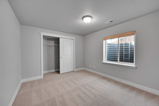 Building Photo - $2,650.00, 5-bed, 3-bed ranch-style home located in Colorado Springs with a large back yard.