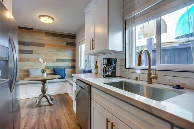 Building Photo - 812 Island Ct