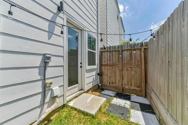 Building Photo - 8321 Springwood Cyn Ln