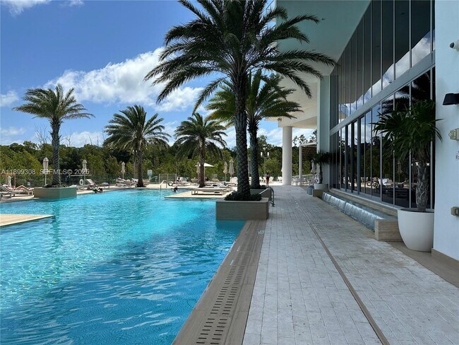 Building Photo - 16385 Biscayne Blvd