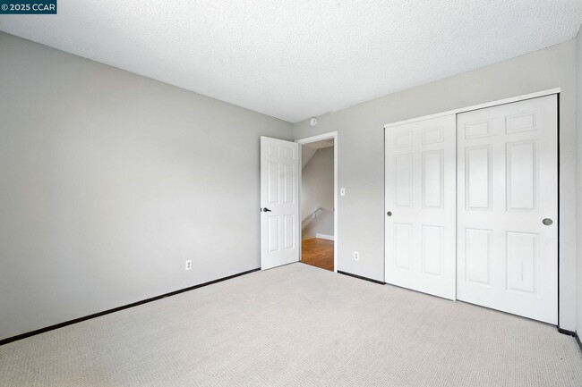 Building Photo - 267 Duperu Dr