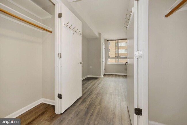 Building Photo - 350 G St SW
