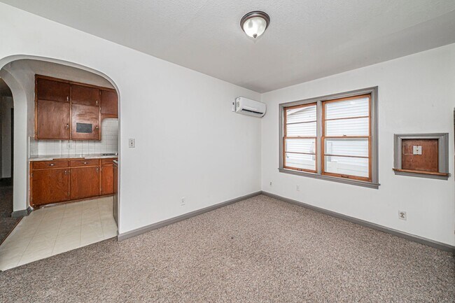 Building Photo - 411 W 5th St