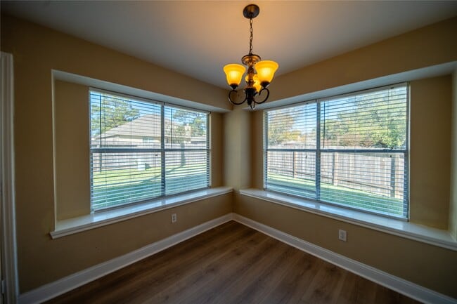 Building Photo - 10723 Scenic Dr