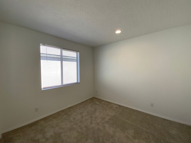 Building Photo - 3 Bedroom Single Story New Build in Mesa Del Sol Near Netflix Studios!