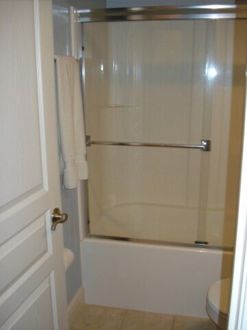 Full Bathroom - 527 Clara Ave