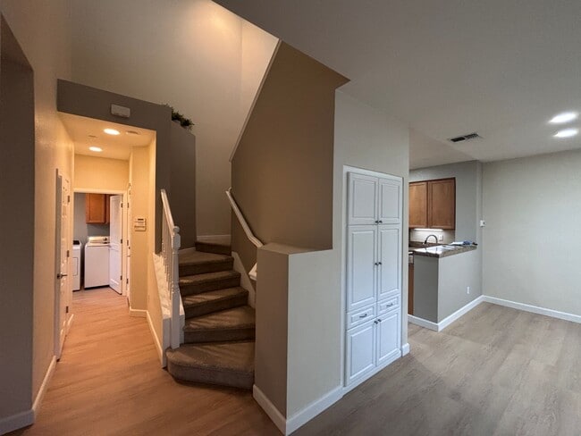 Building Photo - Willow Glen- Beautiful corner unit townhome with a private backyard