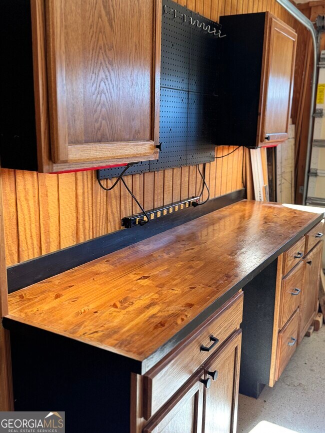 Building Photo - 102 Miller Dr