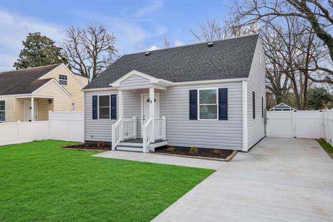 Building Photo - 8 E Preston St