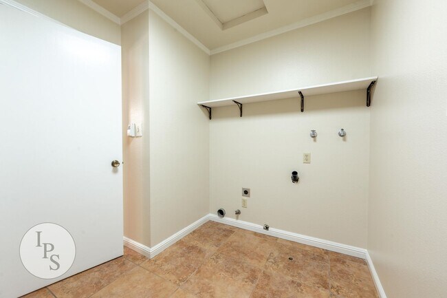 Building Photo - Woodward Park Home, 3BR/2BA, Pool, Spa, Gr...