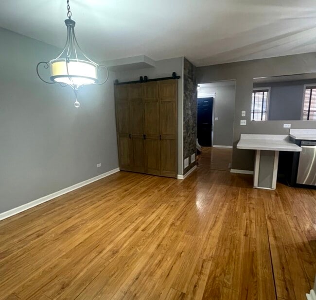 Building Photo - 939 Symphony Dr