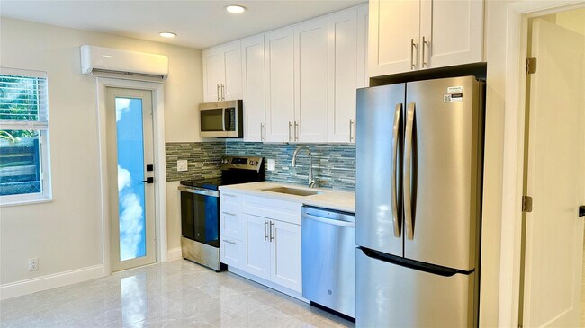 Building Photo - 1145 NE 17th Terrace