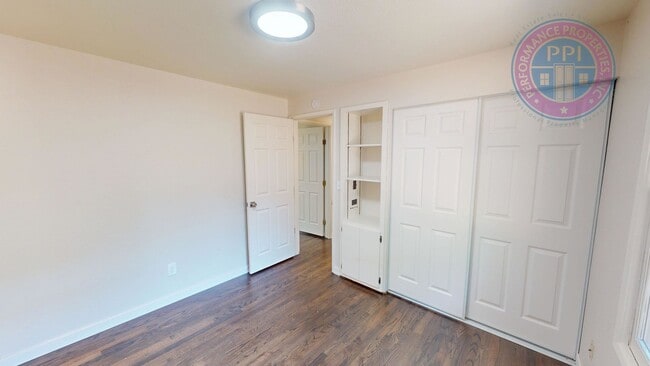Building Photo - Lake Oswego - Single Level Ranch, Great Ne...