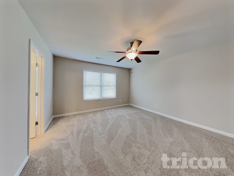 Building Photo - 142 Daisy Cir