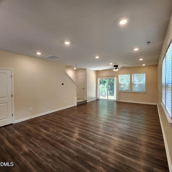 Building Photo - 3000 Spline Cir