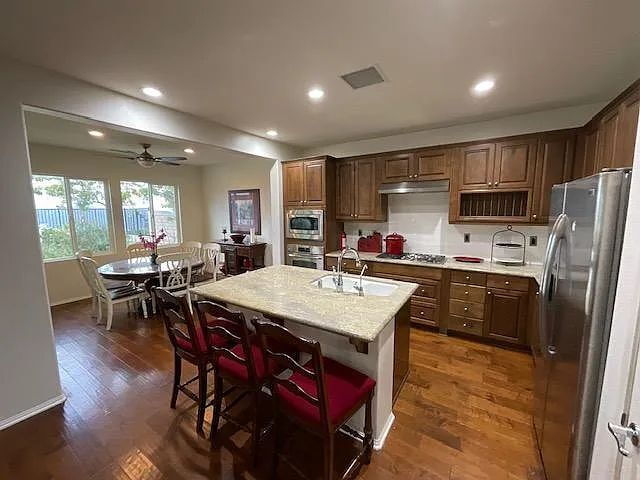 Building Photo - Immaculate 5-Bedroom Executive Home in Desirable Plum Canyon