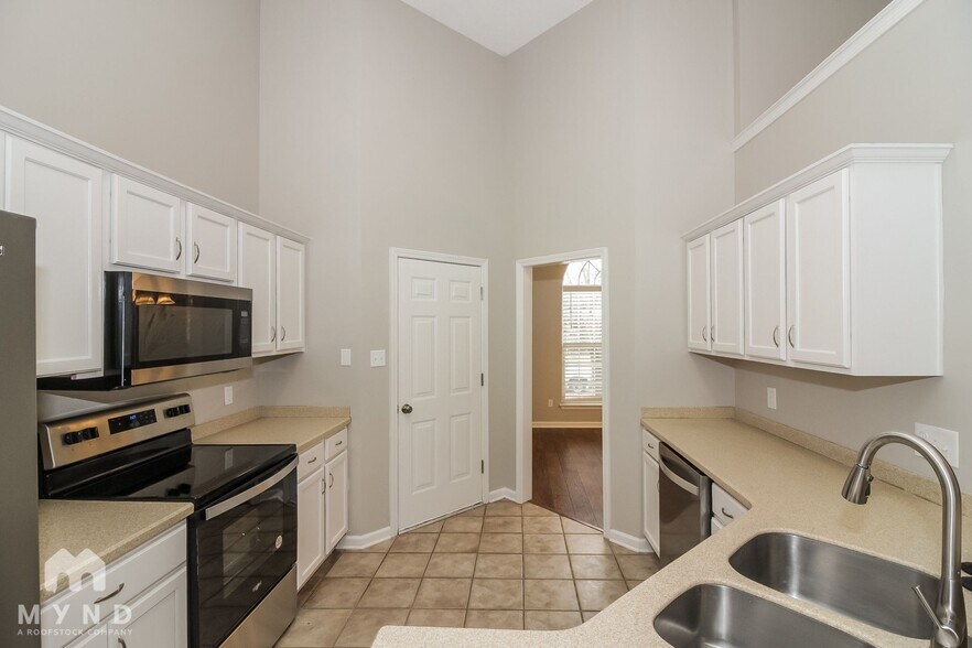 Building Photo - 10172 Lynham Dr