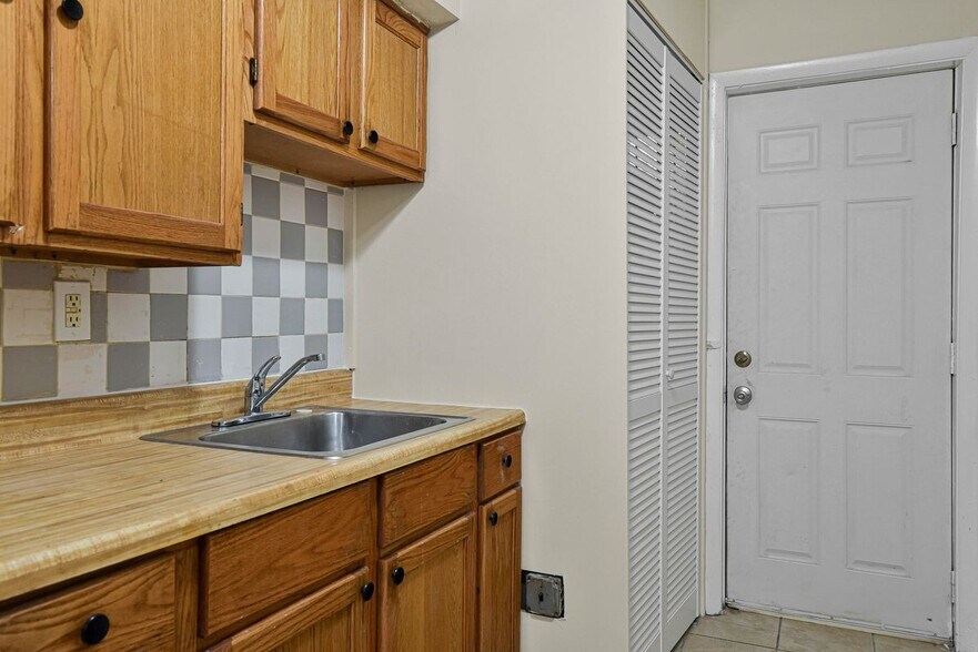 Building Photo - 3427 B St SE