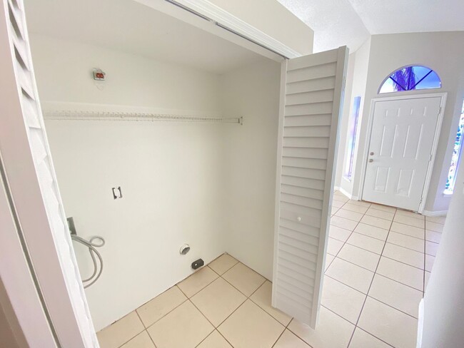 Building Photo - 312 San Gabriel St