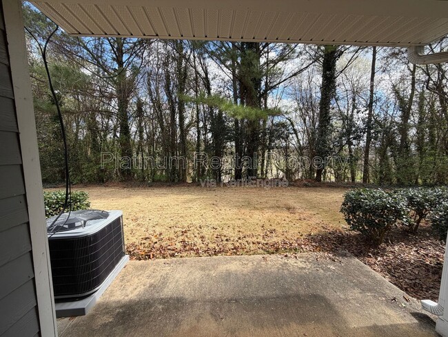 Building Photo - 250 Amal Dr SW