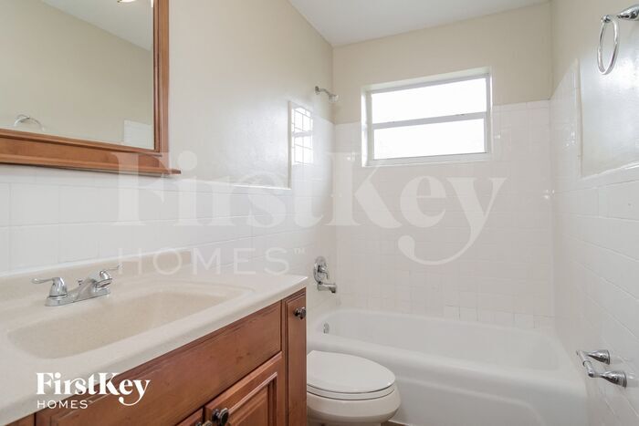 Building Photo - 2921 N 74th Way