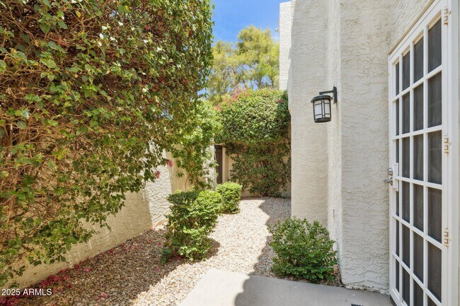 Building Photo - 5732 N 25th St