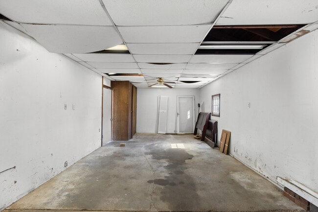 Building Photo - 1120 Gahan Dr