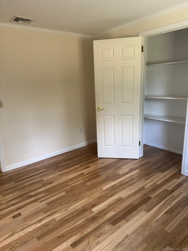 Building Photo - 18 Hales Rd