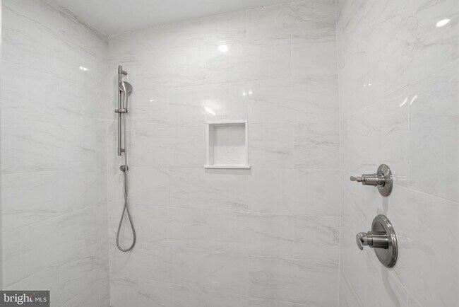 Building Photo - 222 Hermitage St